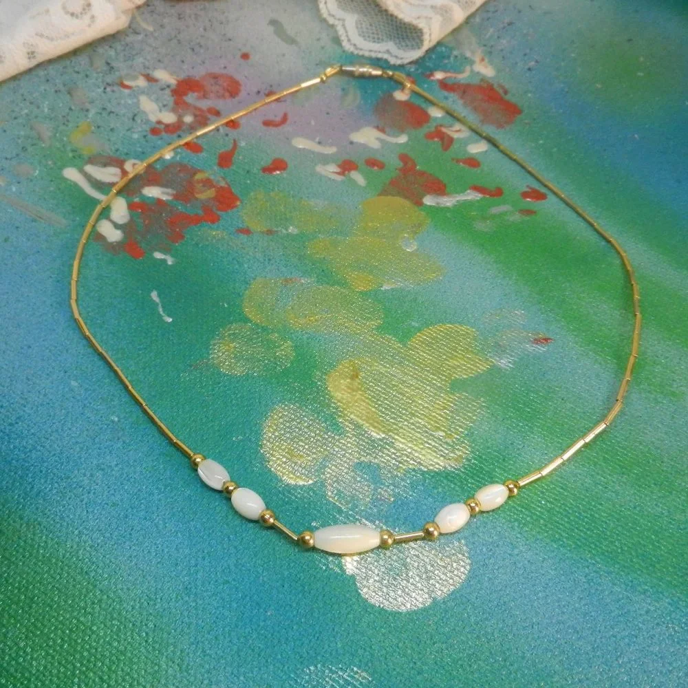 VTG gold ivory pearlcore necklace delicate gold tone bead dainty feminine choker